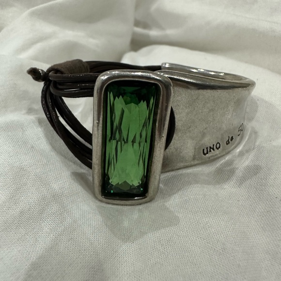 Green crystal cuff - Picture 3 of 6